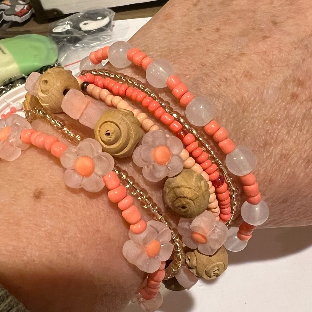 Bracelets 7 handmade beaded stretchy stackable bracelets creamy orange gold - Picture 4 of 5